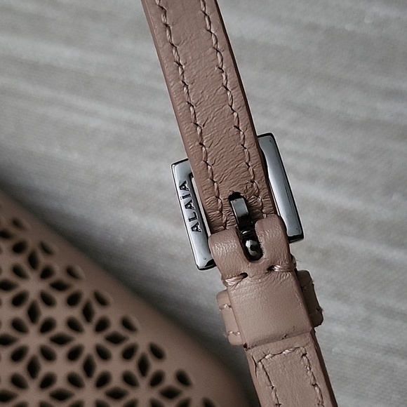 Alaia bucket bag - Picture 9 of 12